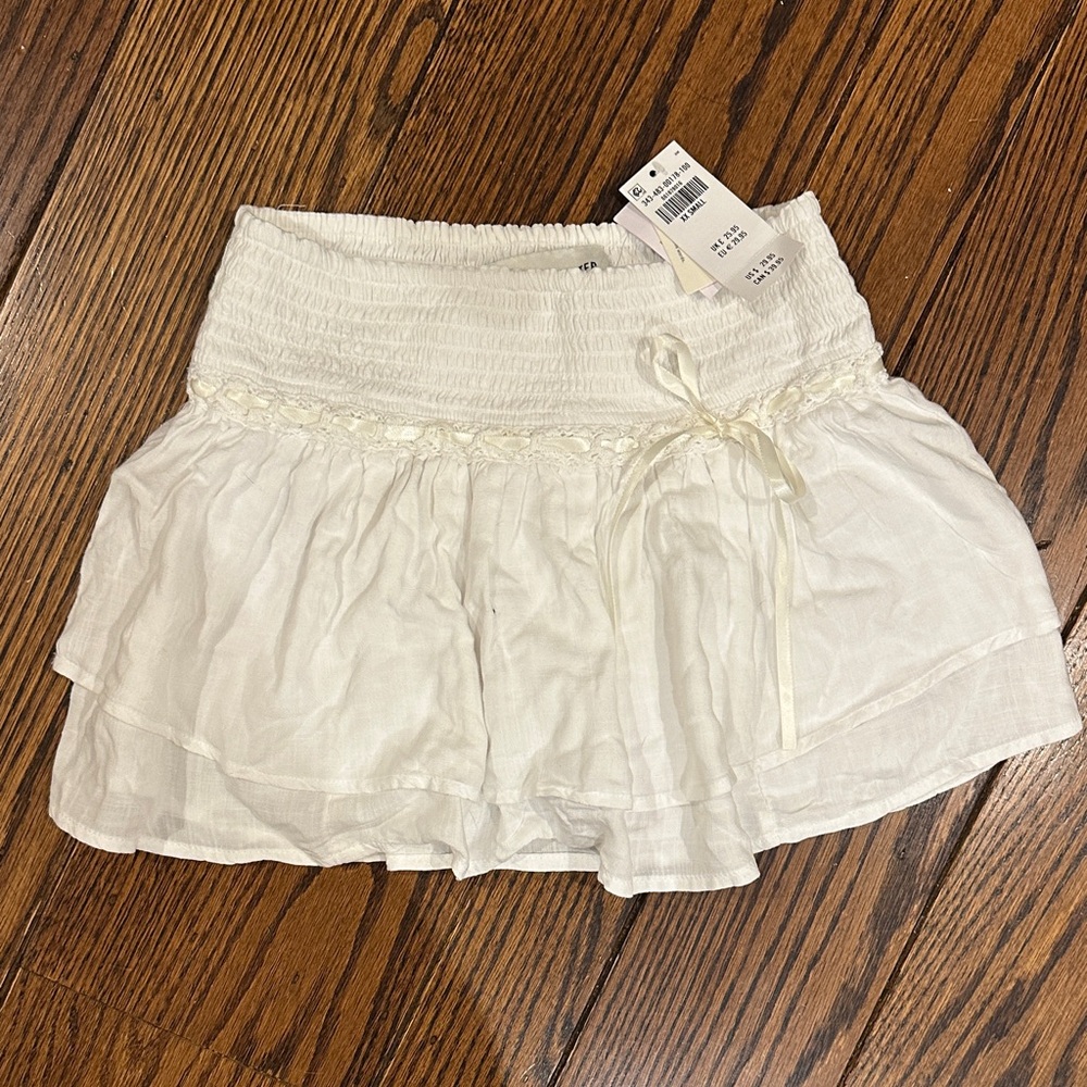 NWT! Hollister White Layered Ruffle Mini Skirt with Smocked Waist XXS
